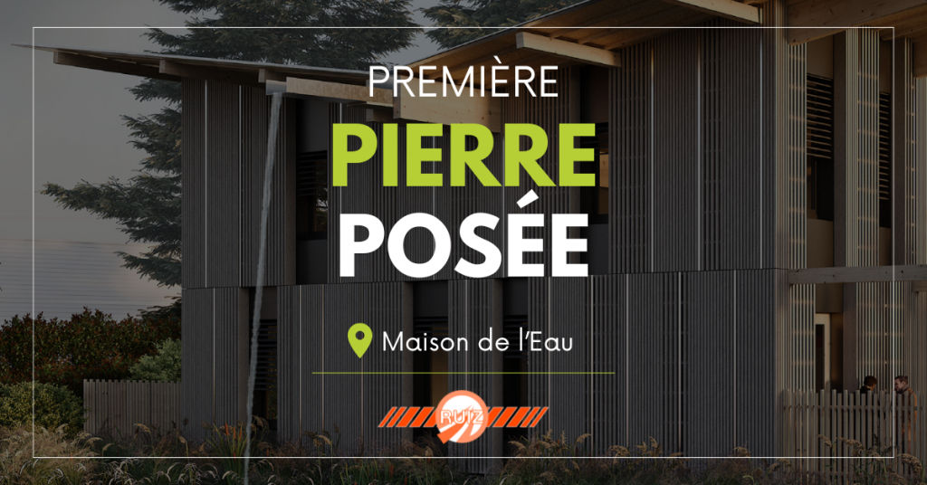 Une première pierre en terre crue posée à La Maison de l’Eau