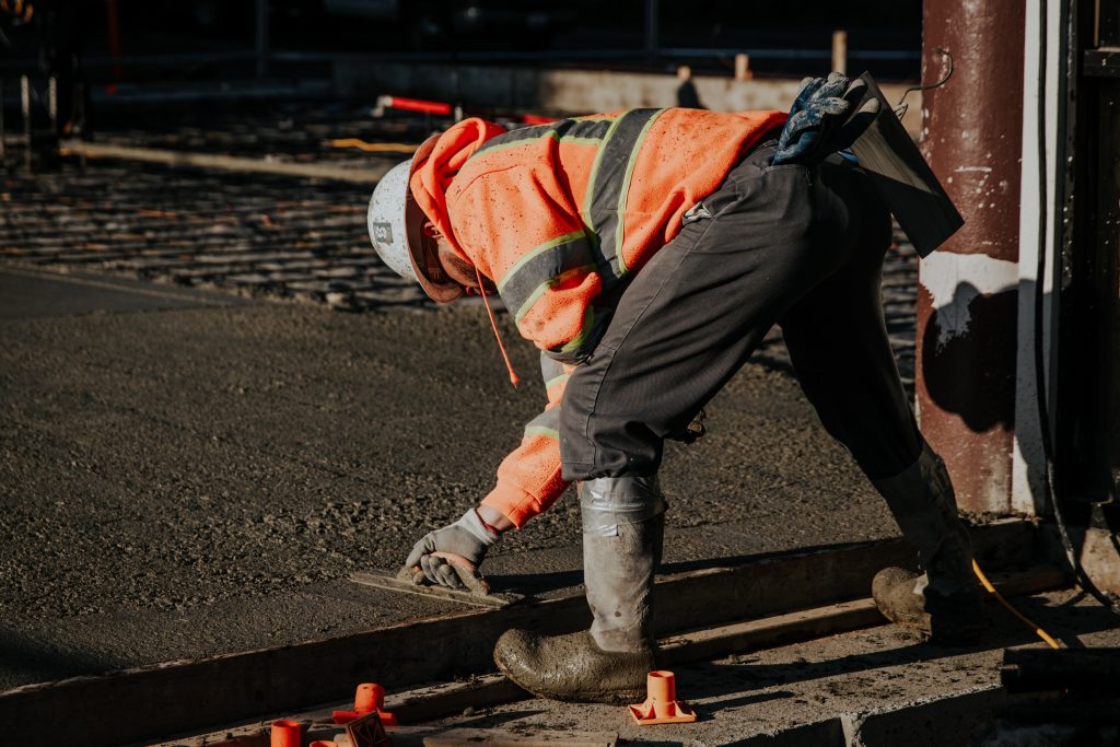 Béton projeté et parois clouées : une réponse efficace aux contraintes des terrains complexes